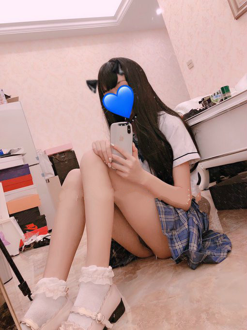 新下海的兼职小妹妹